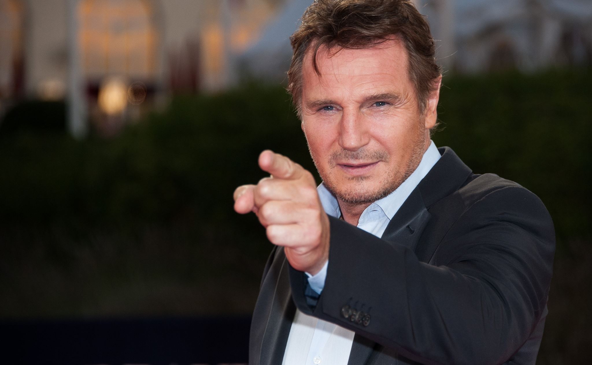 Liam Neeson και Pamela Anderson στο remake του Naked Gun κι εμείς δε μπορούμε να περιμένουμε