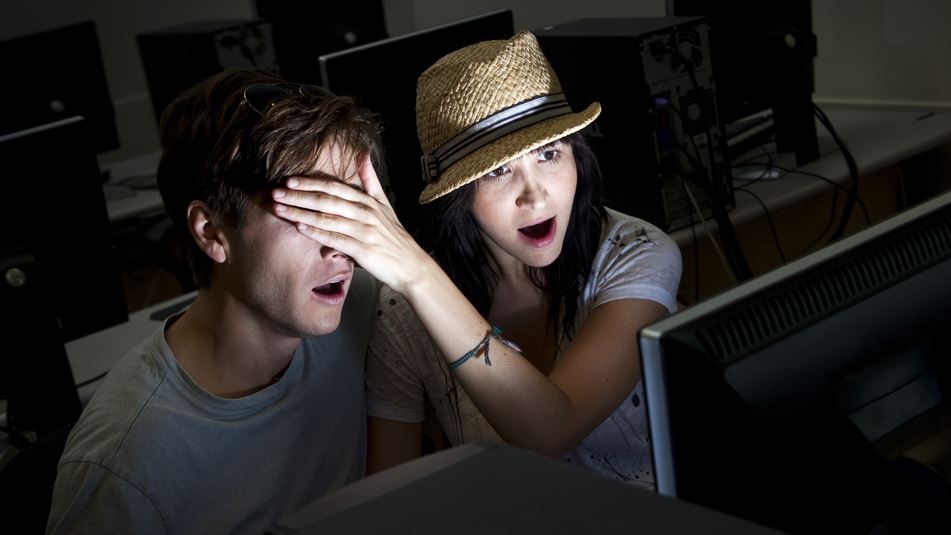 To Spotify εμφανίζει πορνογραφικά βίντεο στα αποτελέσματα της αναζήτησης