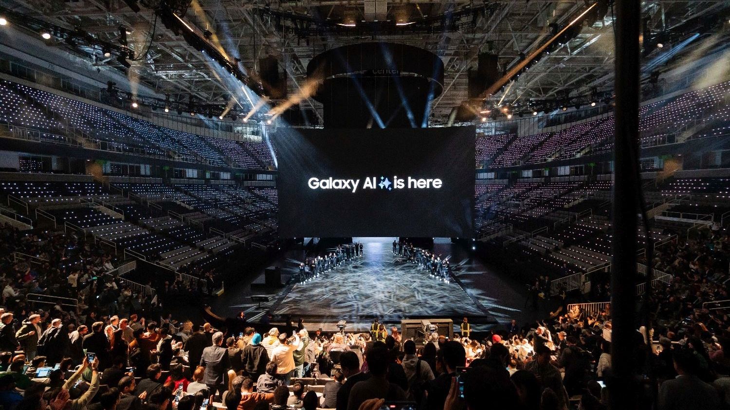 Μάθαμε πότε θα δούμε τα νέα αναδιπλούμενα smartphones της Samsung