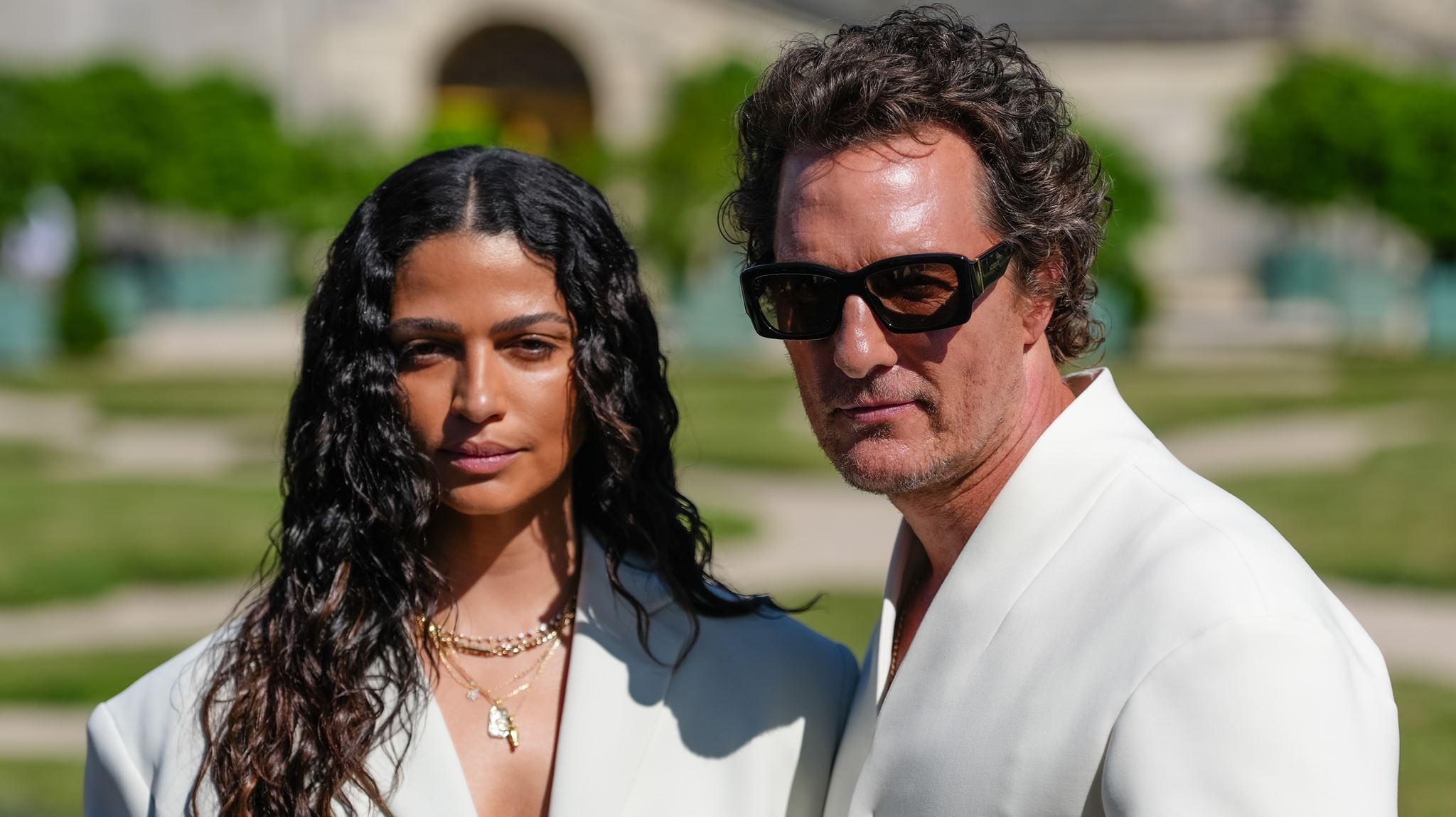 Ο Matthew McConaughey αποκαλύπτει 'μυστικά της κρεβατοκάμαρας' που έχουν κρατήσει ζωντανό τον γάμο του