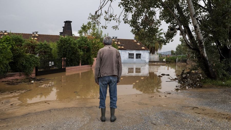 10 συγκλονιστικές φωτογραφίες από την καταστροφή στον πλημμυρισμένο Βόλο