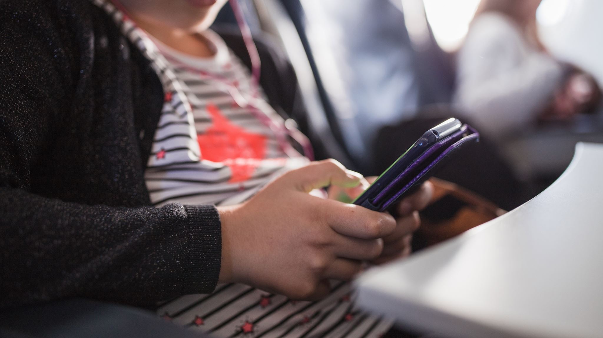 4 τρόποι για να προστατέψεις το παιδί σου από τα social media