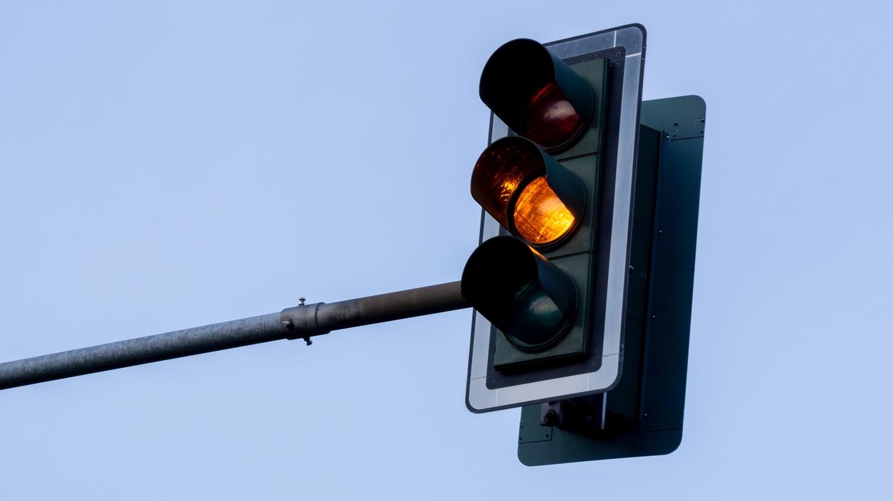 Τα φανάρια κυκλοφορίας ίσως αποκτήσουν τέταρτο χρώμα