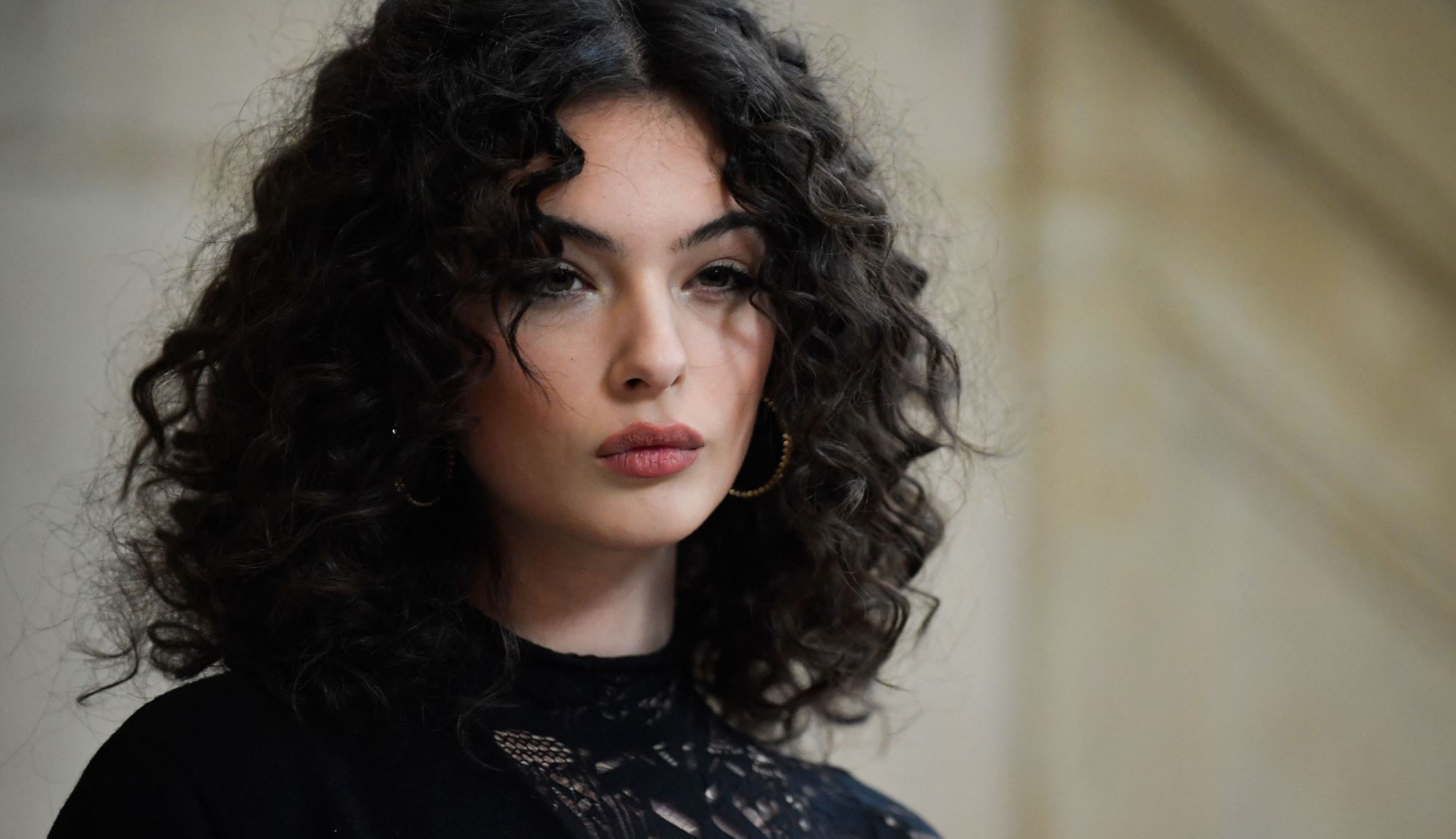 Deva Cassel, στα χνάρια της υπέροχης Monica Bellucci