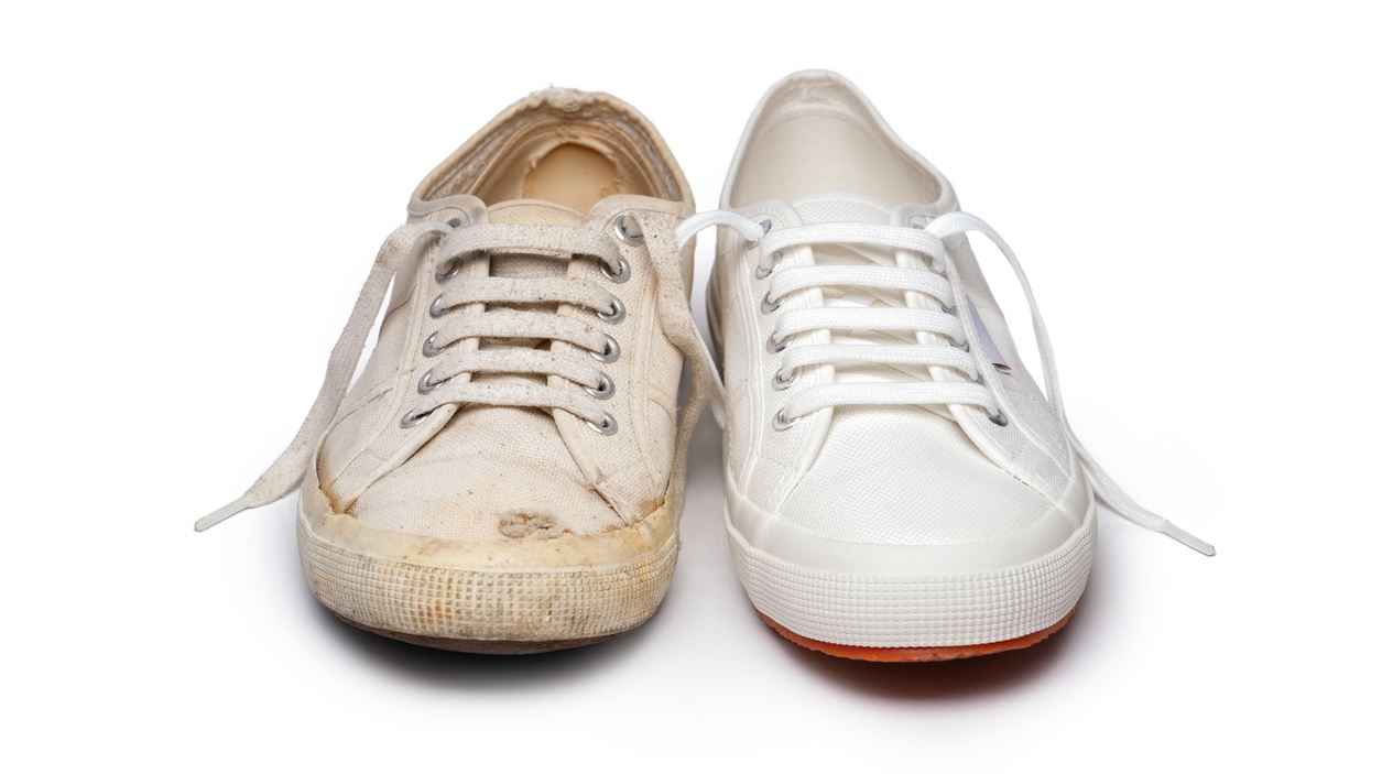 Λευκά sneakers σαν πρώτα