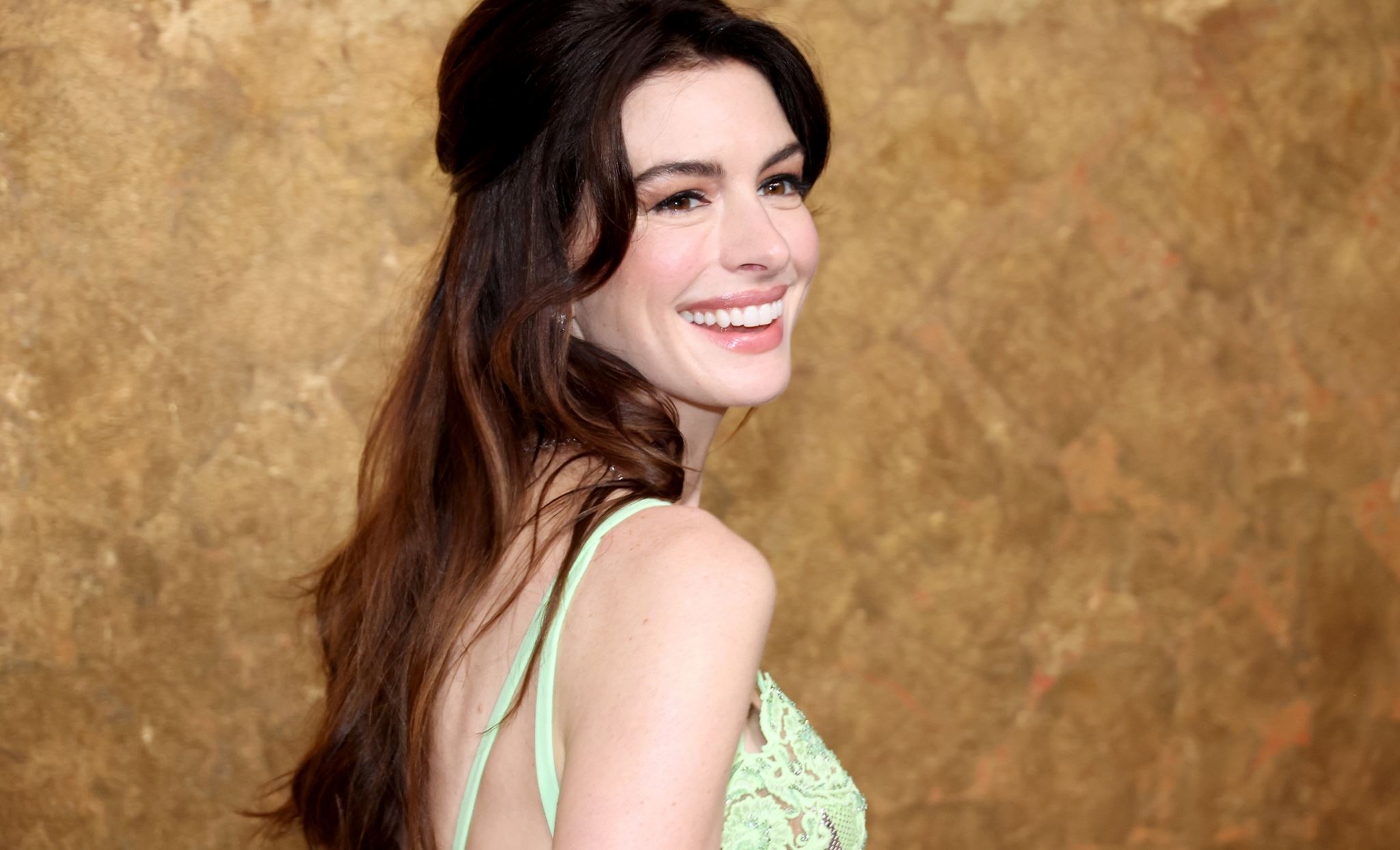 Ξεκινώντας την εβδομάδα με twerking από την Anne Hathaway
