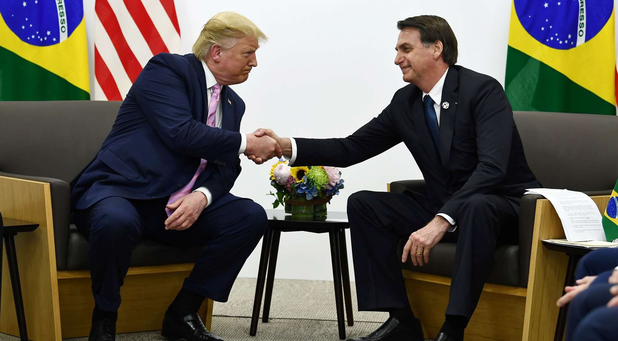 Ο Jair Bolsonaro δεν έχει πειστεί από τους περιορισμούς του κορονοϊού