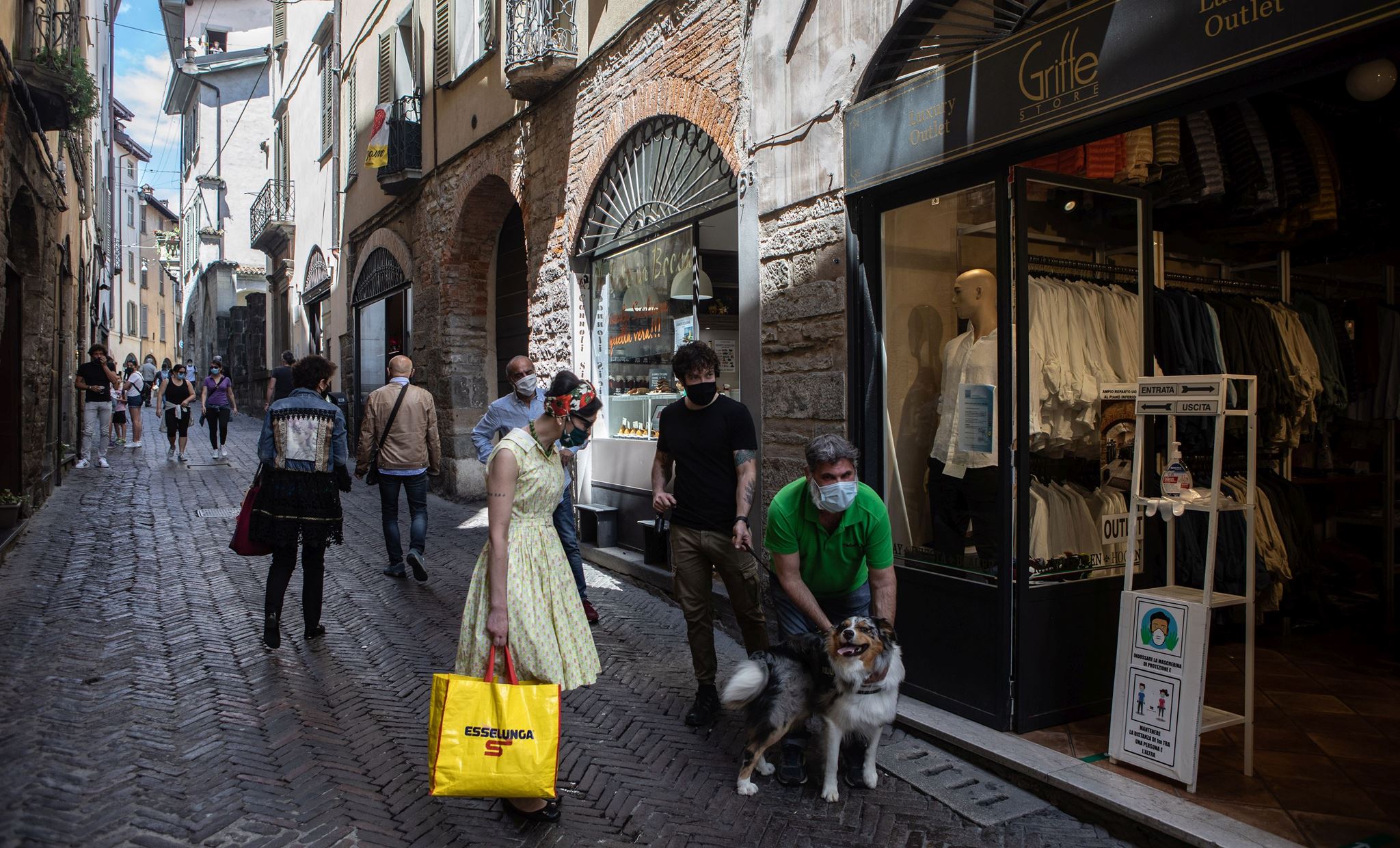 Πού οφείλεται η επιτυχία της Ιταλίας και της Σουηδίας στο δεύτερο κύμα του κορονοϊού