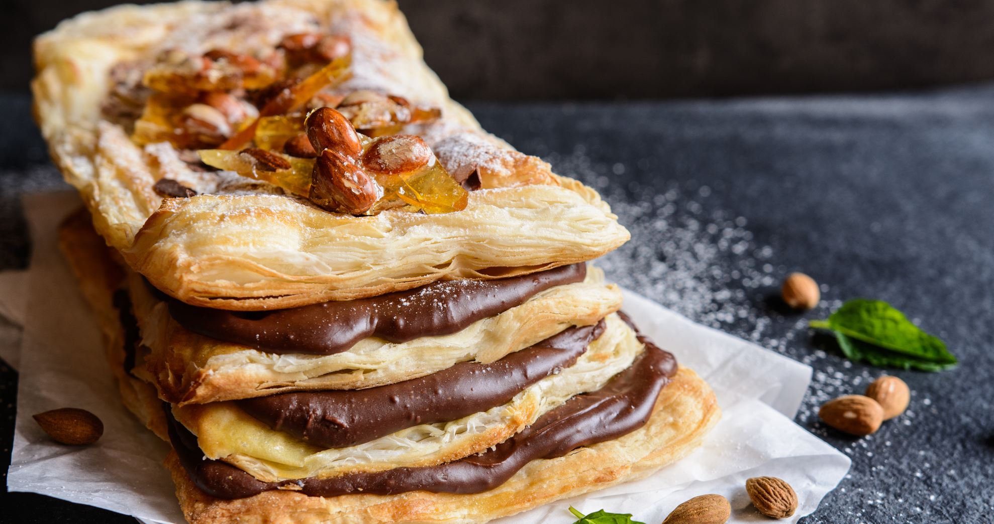 Σοκολατένιο μιλφέιγ με ρούμι και σταφίδες