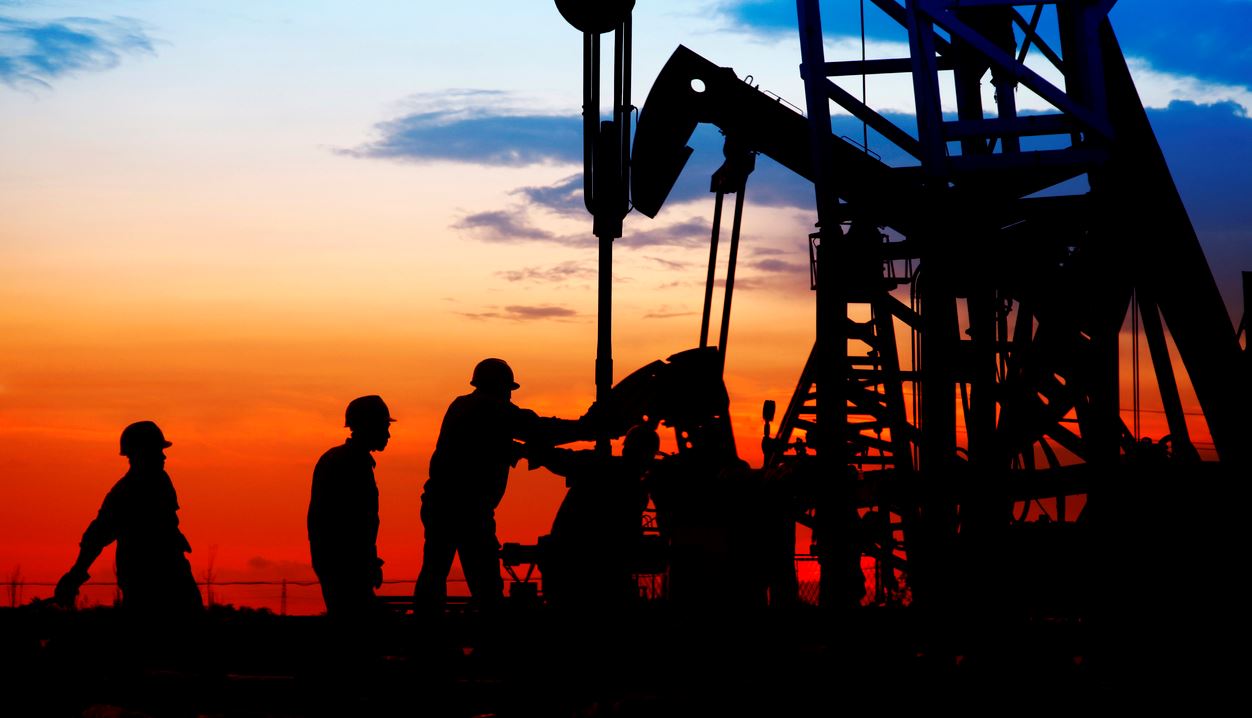 Τι μπορεί να οδηγήσει σε νέα κατάρρευση την τιμή του πετρελαίου