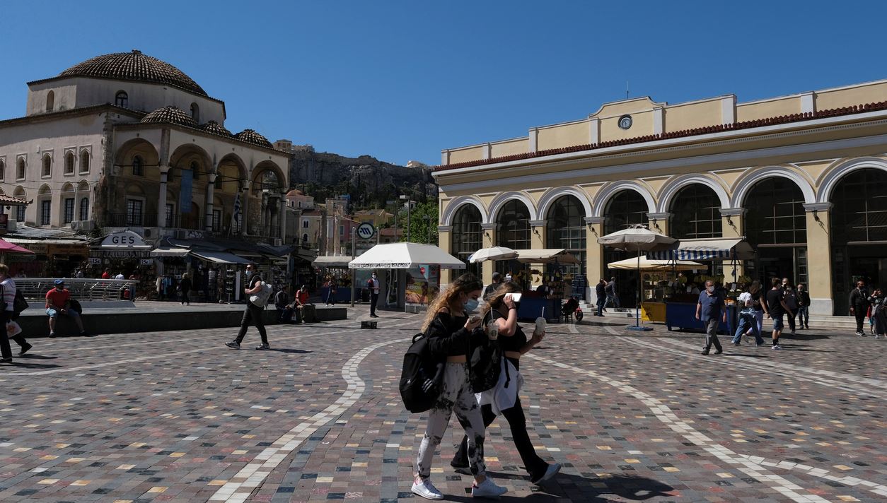 Στη δίνη του τέταρτου κύματος κορονοϊού