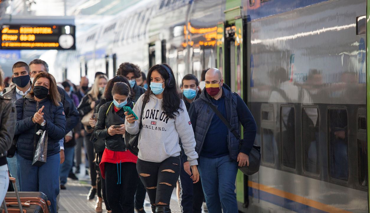 Έκρηξη της μετάλλαξης Όμικρον τους επόμενους δύο μήνες