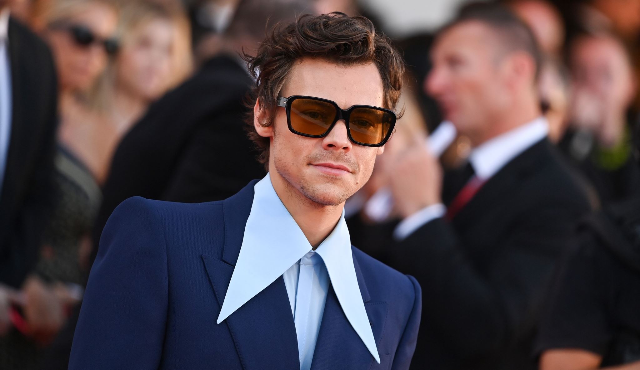 Oldschool stalker έστειλε 8.000 κάρτες στον Harry Styles μέσα σε ένα μήνα