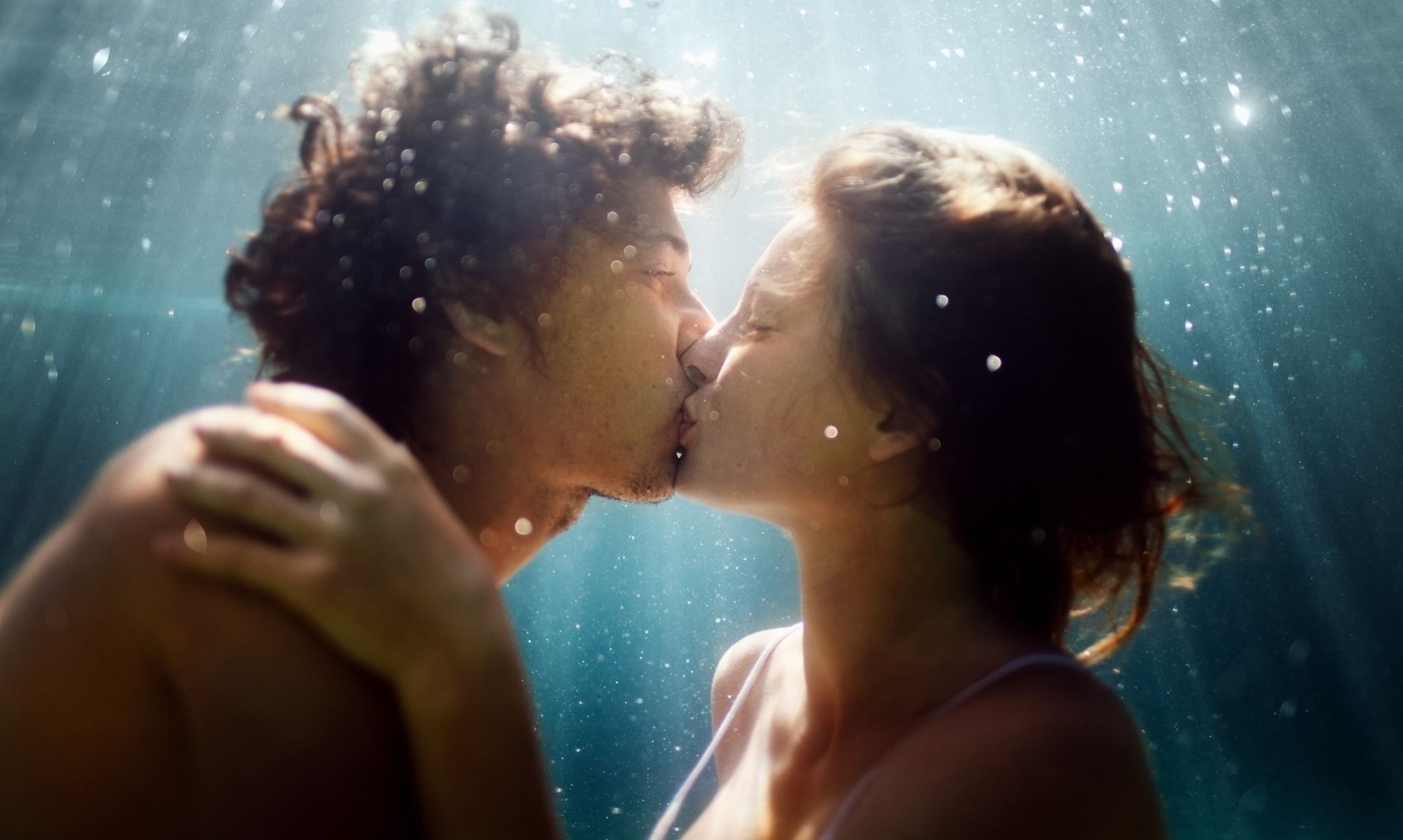 Τι συμβαίνει στο σώμα μας όταν φιλιόμαστε