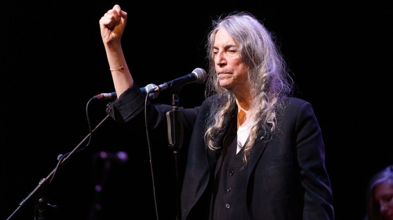 Patti Smith: Βγείτε στους δρόμους, εσείς είστε το μέλλον