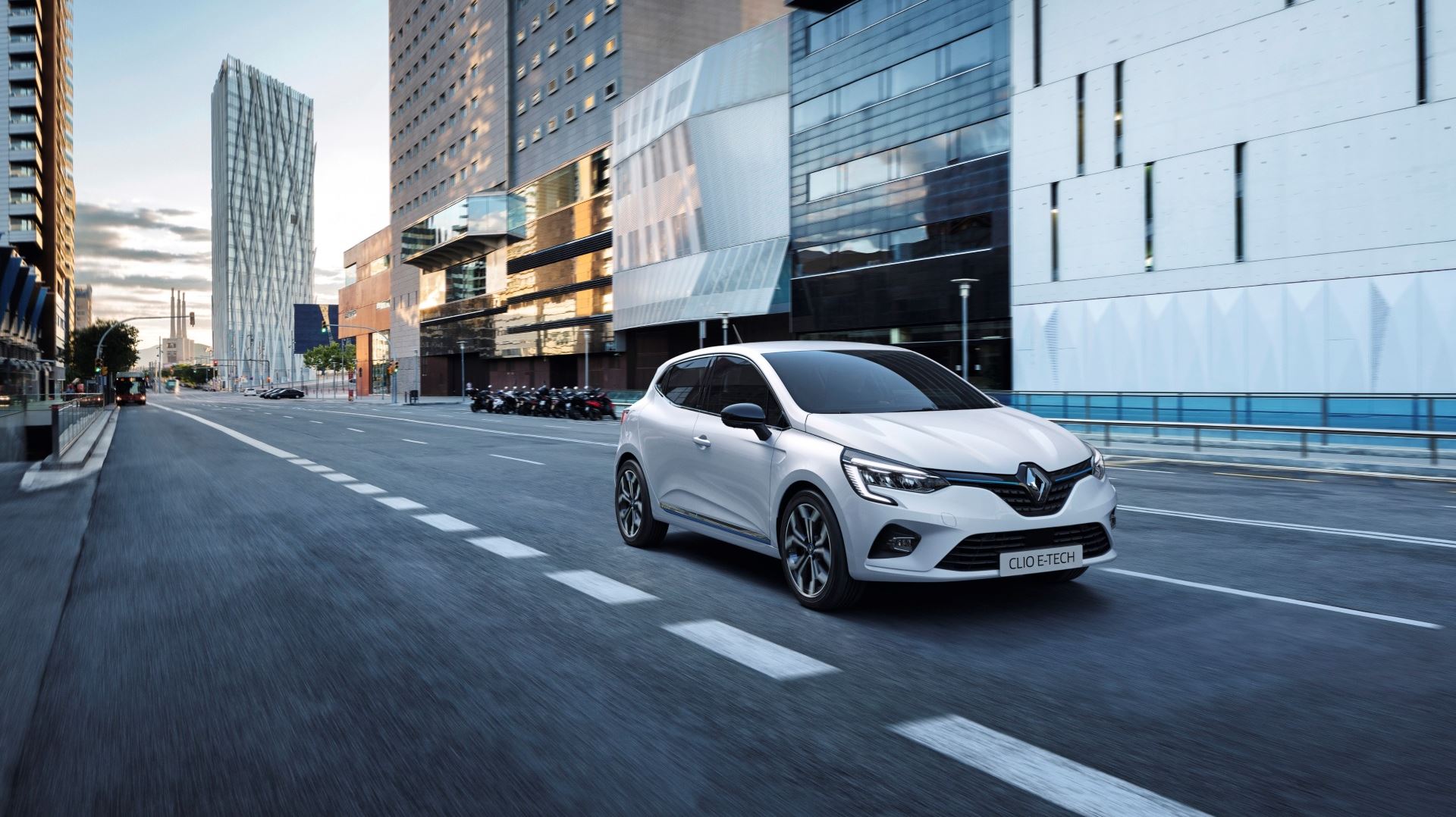 Το νέο Renault Clio Hybrid προσφέρει μέγιστη οικονομία και ασύγκριτη οδηγική απόλαυση