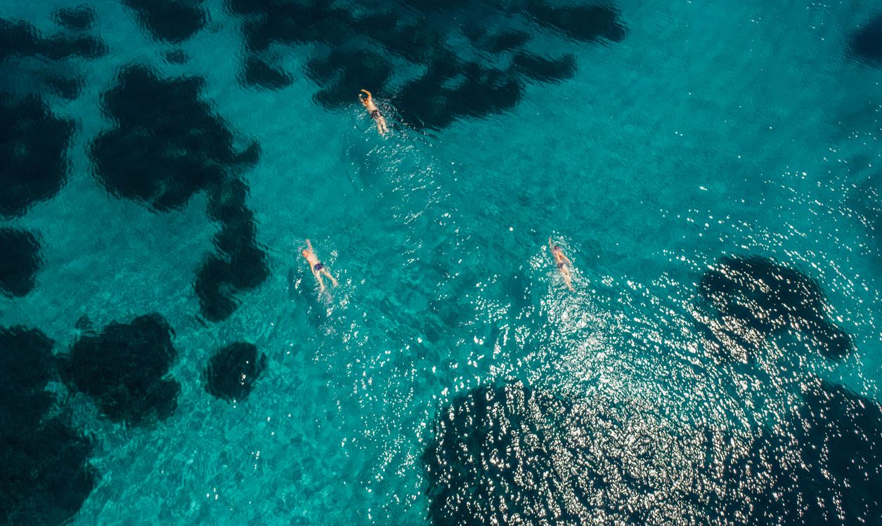 To ελληνικό νησί που λατρεύουν οι ισχυρότεροι του κόσμου