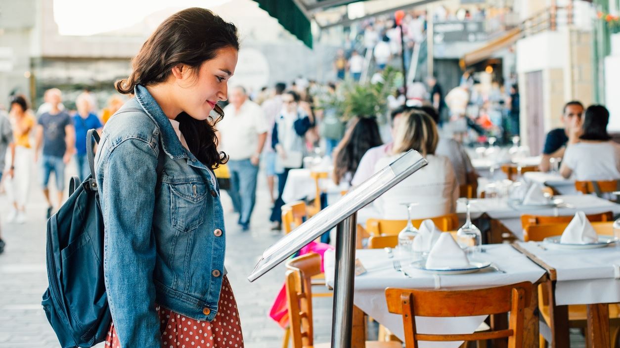Εστιατόρια-παγίδα για τουρίστες: Πώς να τα αποφύγεις