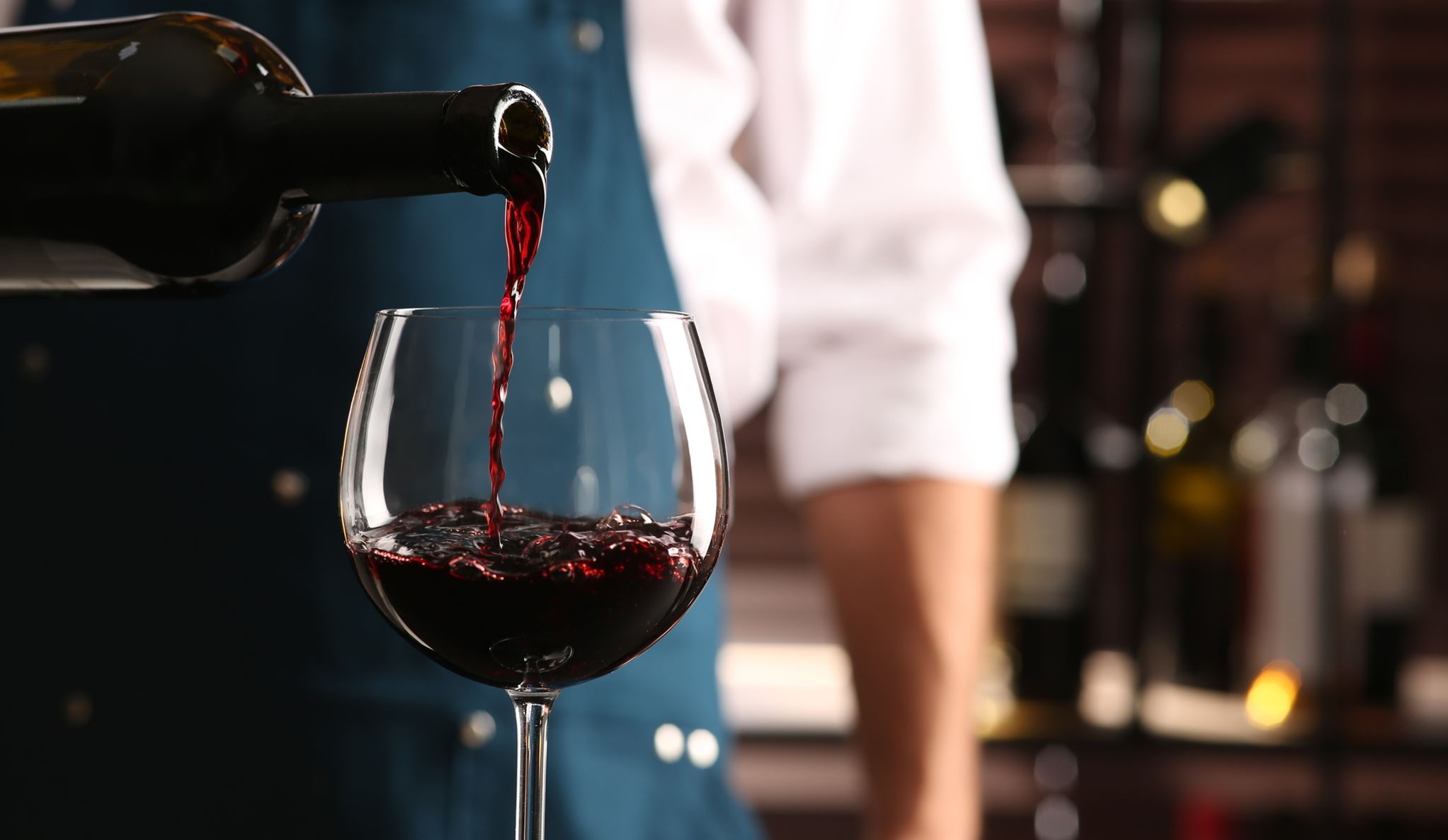 Τι θα γίνει αν πίνεις κάθε μέρα ένα ποτήρι κρασί;