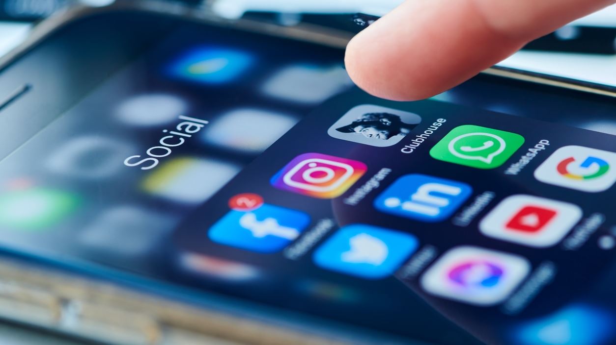 Τώρα θα μπορείς να μιλάς με AI chatbots των αγαπημένων σου καλλιτεχνών στο Instagram