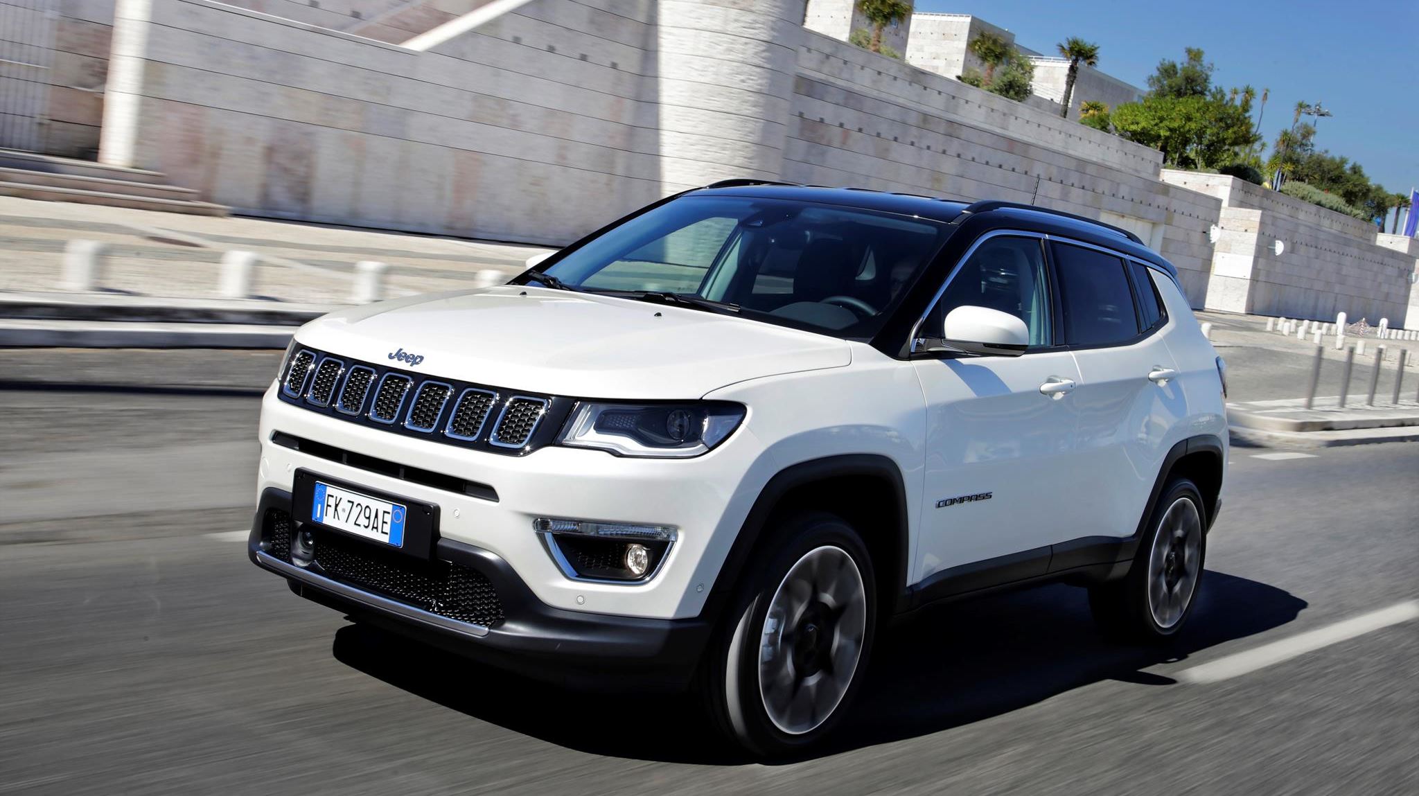 Το μέλλον των αυτοκινήτων μπαίνει στην πρίζα