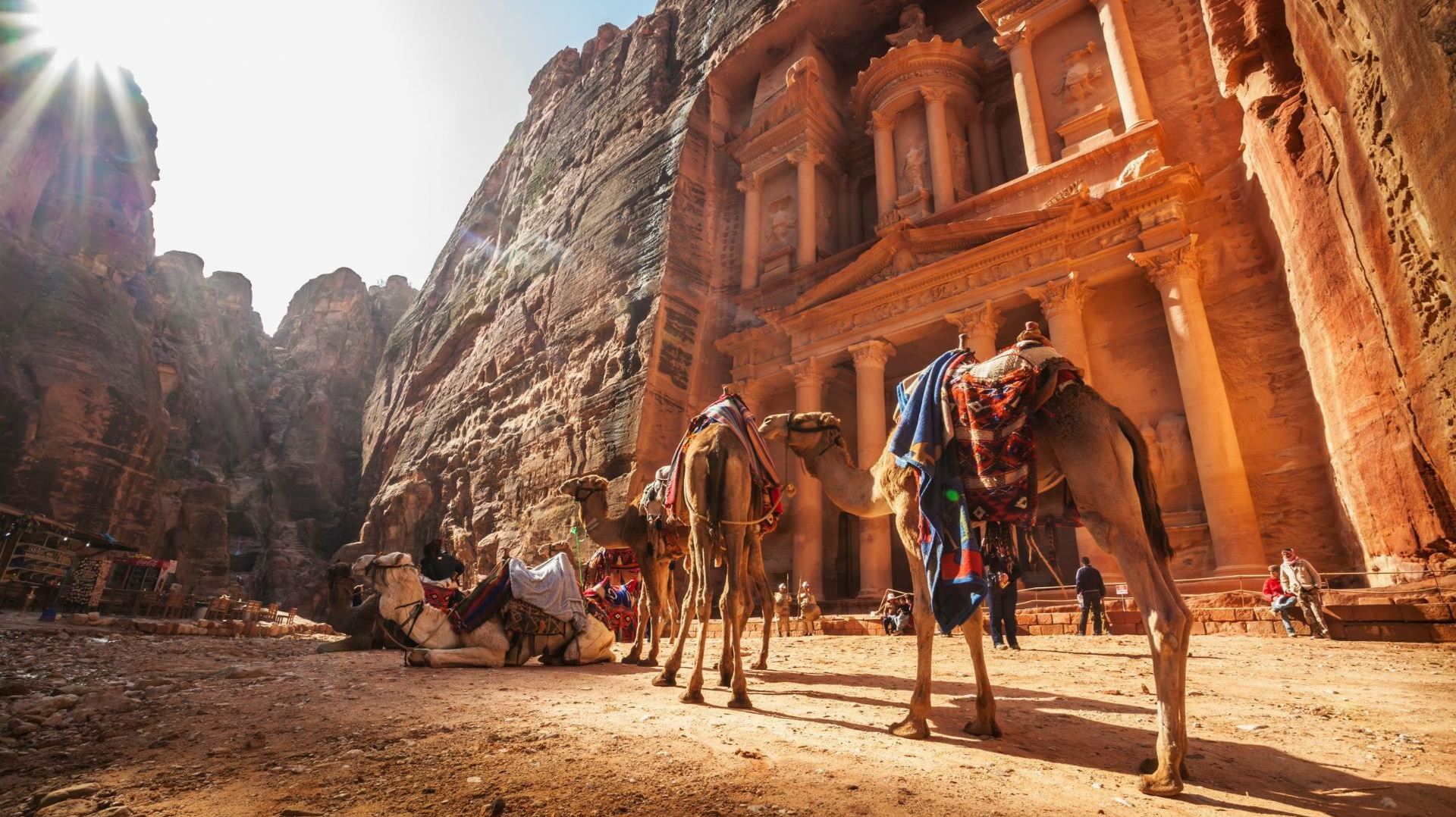 12 γεμάτοι ήλιο προορισμοί για κάθε μήνα του έτους