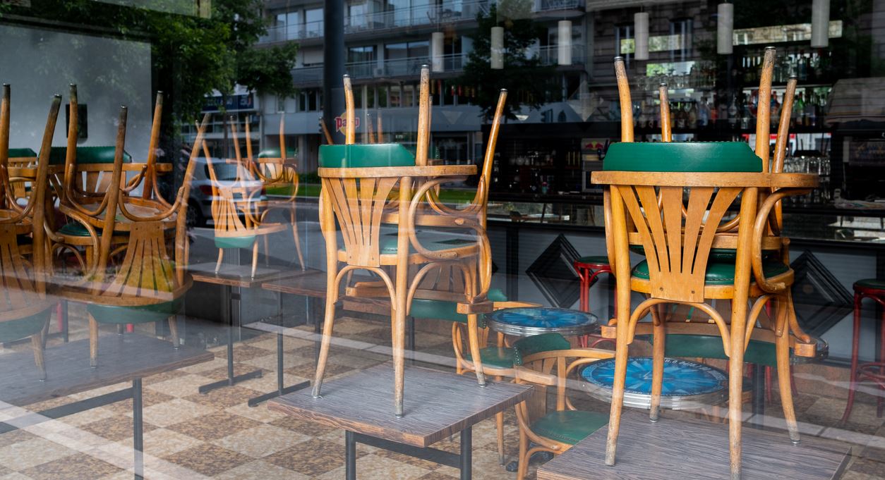 Μόνο το αυστηρό lockdown θα περιορίσει τον κορονοϊό