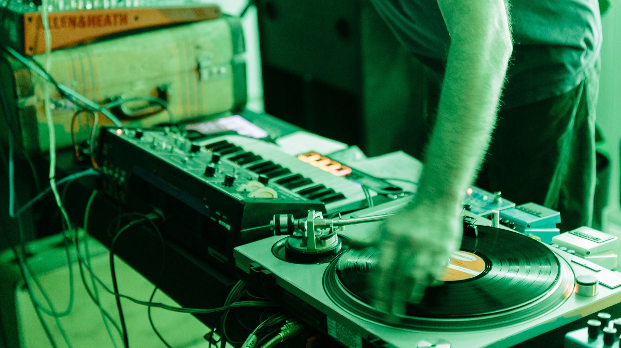 Μία βόλτα στην underground ηλεκτρονική Αθήνα