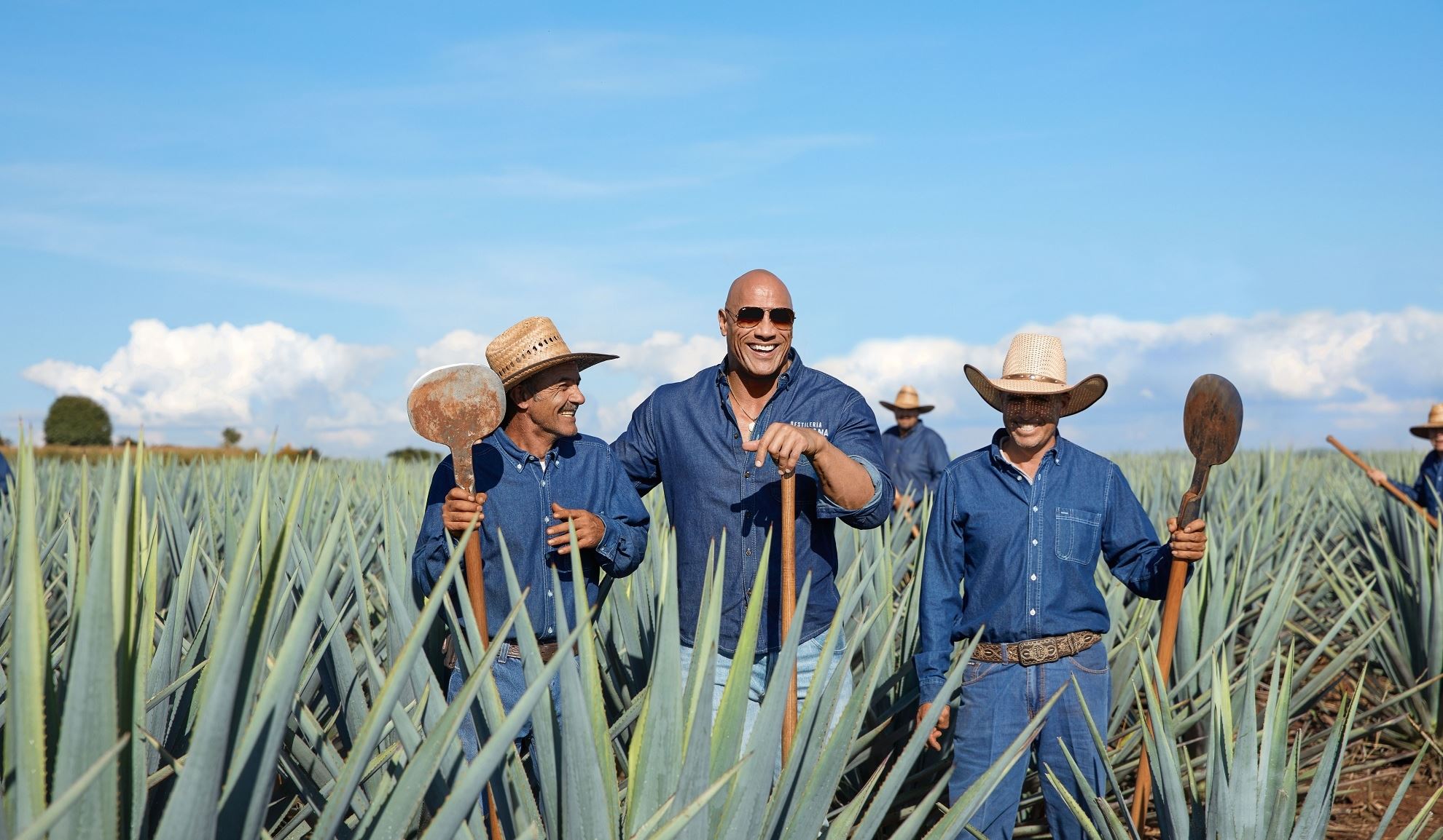 Γιατί οι celebrities το γύρισαν στην τεκίλα