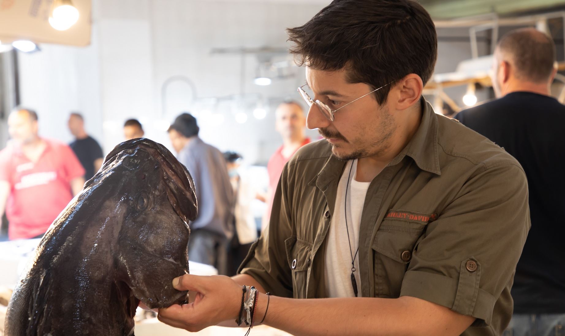 Ο Αλέξανδρος Τσιοτίνης μαγειρεύει (και) στο Youtube