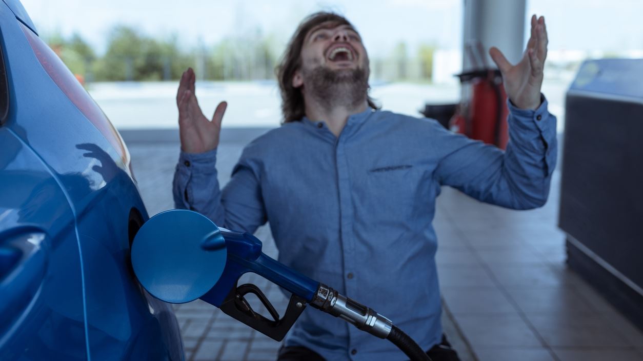 Βενζίνη, diesel, υγραέριο ή ρεύμα; Τι συμφέρει περισσότερο στην Ελλάδα;