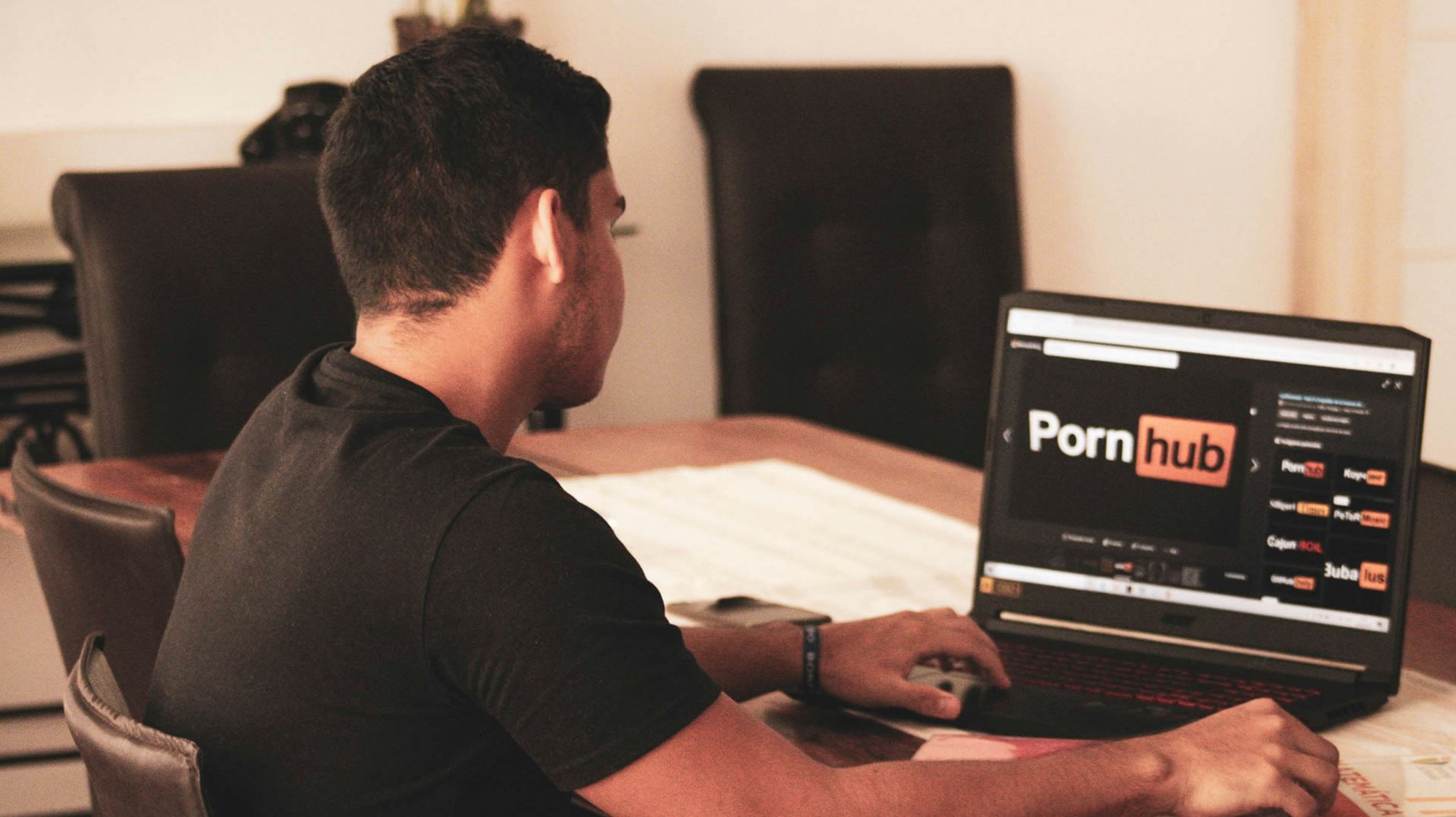Το Pornhub βρίσκεται στο στόχαστρο της Ευρωπαϊκής Επιτροπής