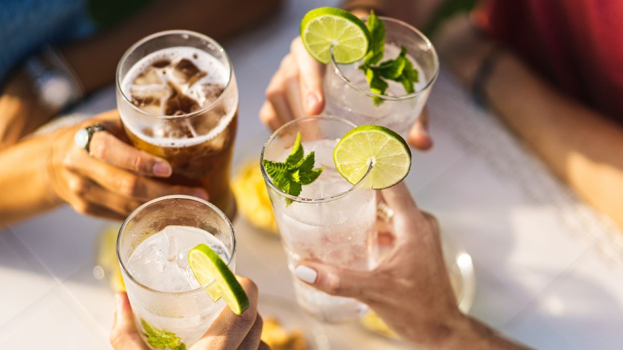 Τα δύο αλκοολούχα ποτά που δεν είναι τόσο καλά για την υγεία σου, σύμφωνα με το Harvard