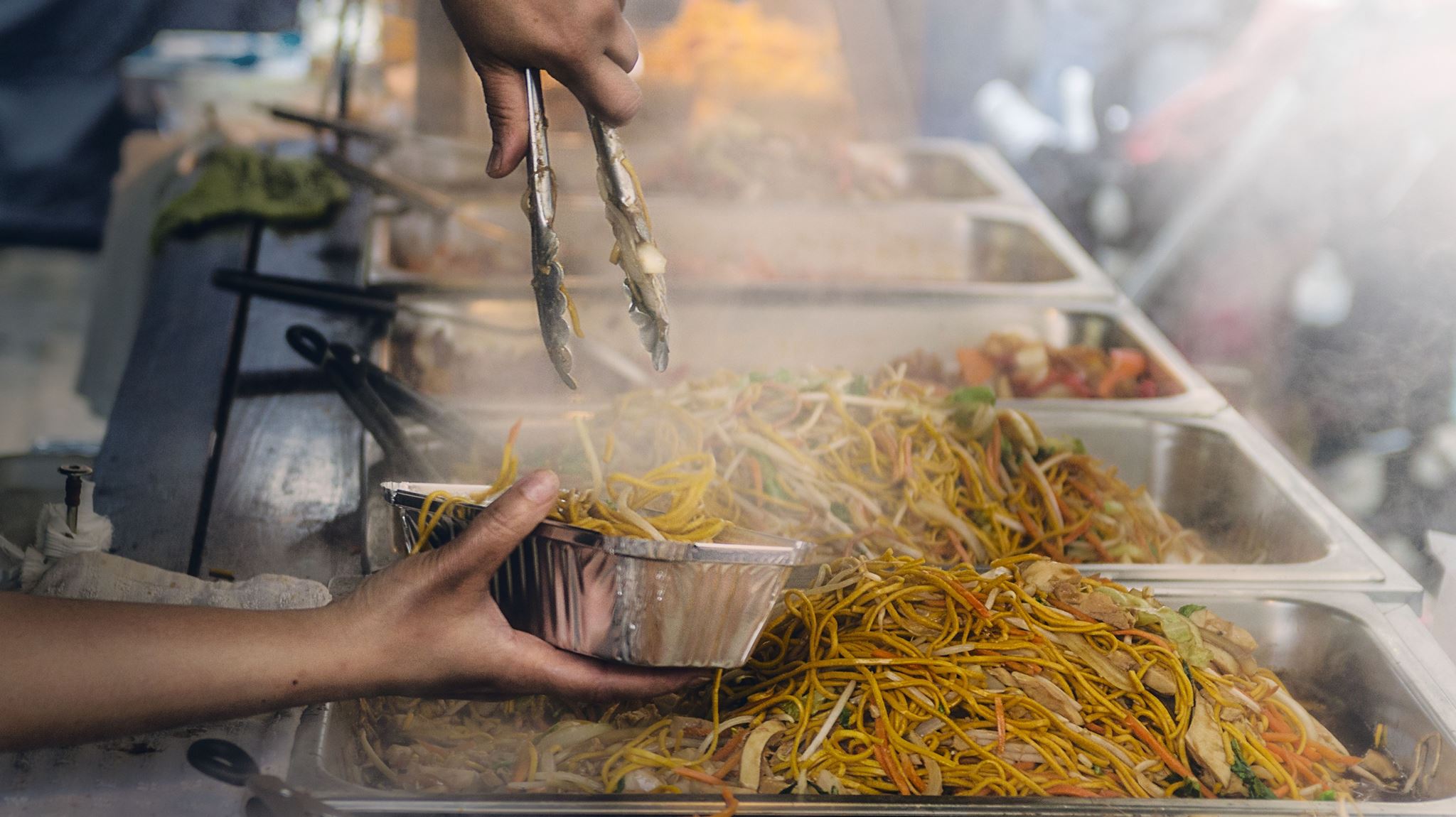 Η μυστική σάλτσα που κάνει το κινέζικο street food τόσο νόστιμο