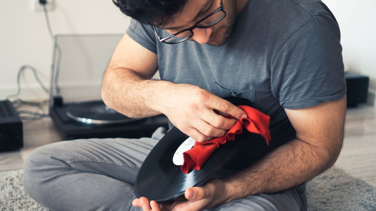 Μερικές χρήσιμες συμβουλές για να καθαρίζεις σωστά τα βινύλιά σου