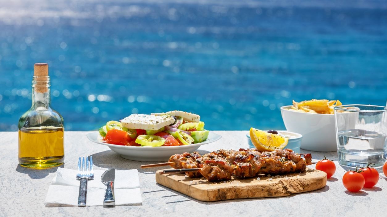 Η ελληνική κουζίνα είναι η κορυφαία στον κόσμο (ξανά), σύμφωνα με το Taste Atlas