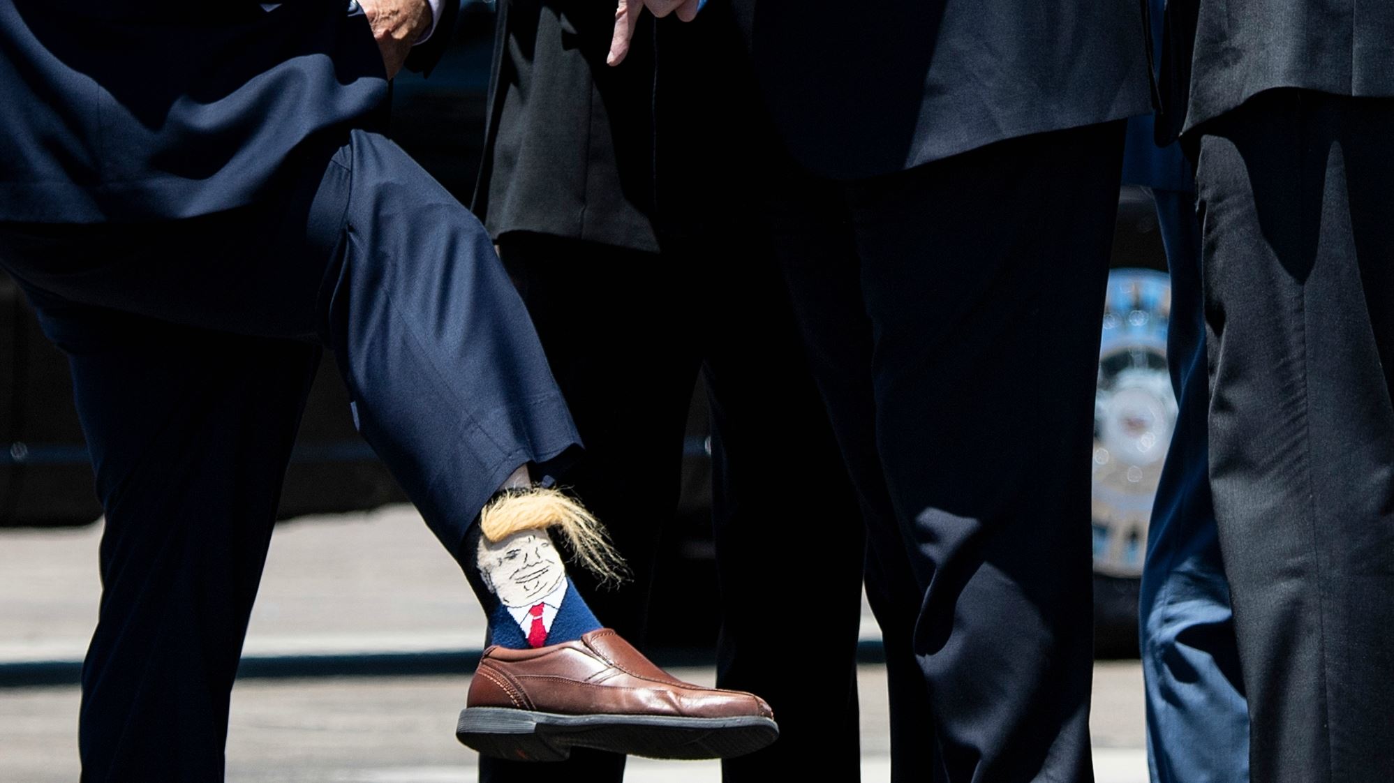 Η κόλαση υπάρχει και είναι αυτές οι κάλτσες με το μαλλί του Donald Trump