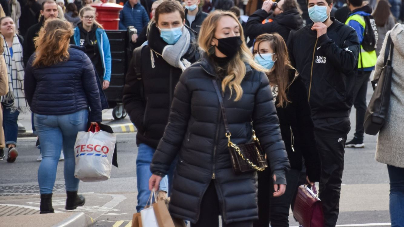 Κορονοϊός: Αυξήθηκαν στα 6.667 τα νέα κρούσματα