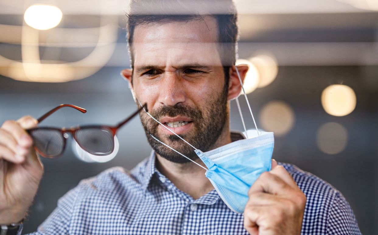 Μικρότερος ο κίνδυνος Covid-19 για όσους φορούν γυαλιά