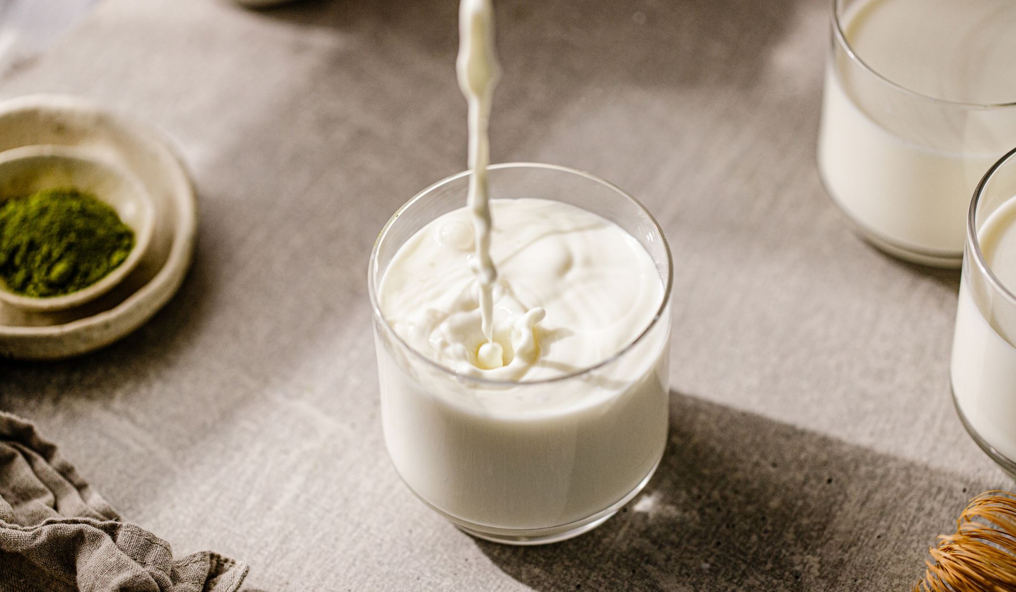 Κάποια ροφήματα μας ενυδατώνουν περισσότερο από το νερό, σύμφωνα με την επιστήμη