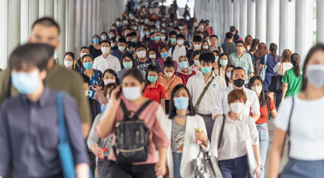 Μάσκα, το σήμα κατατεθέν των επιδημιών από τον Μεσαίωνα μέχρι σήμερα