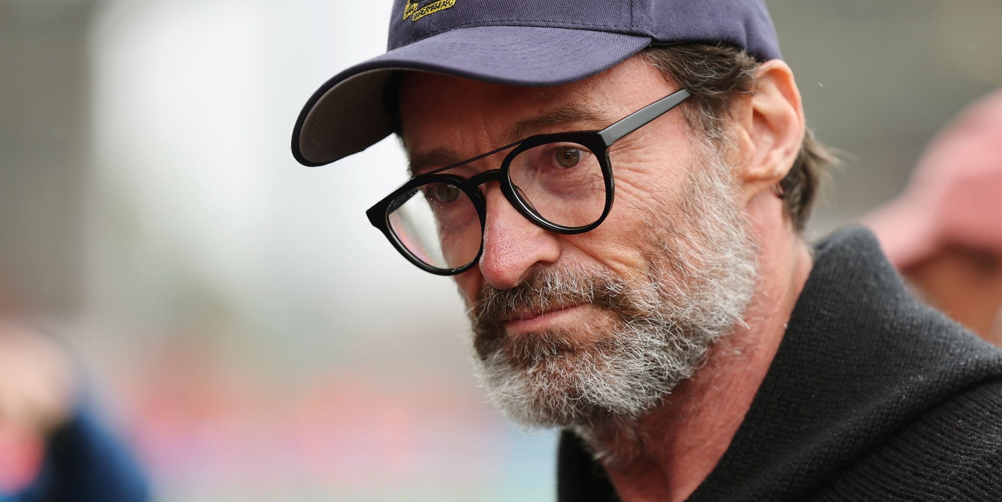 Ο Hugh Jackman θα μας κάνει να ξαναφορέσουμε τα Converse των '90s