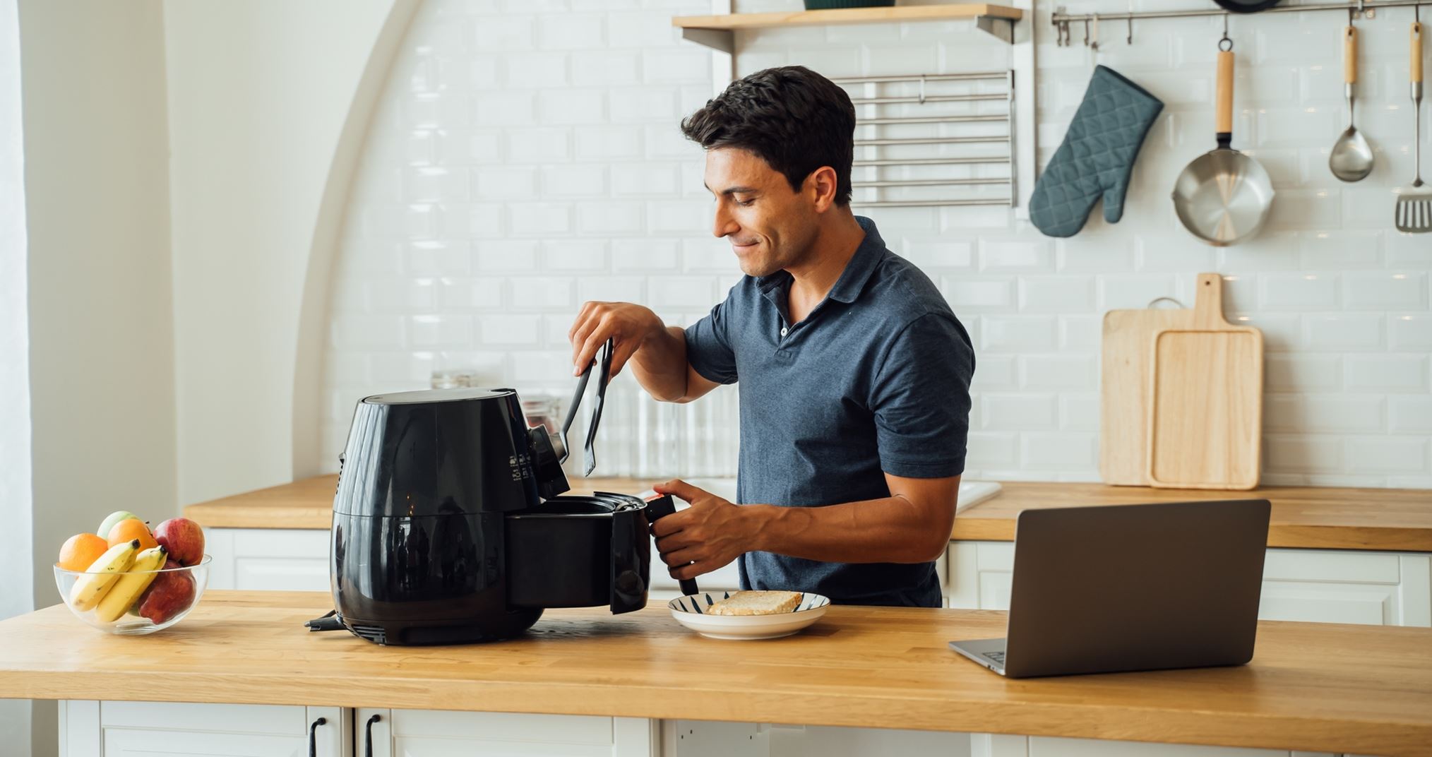 Το air fryer μαγειρεύει πιο υγιεινά ή κατάπιαμε αμάσητο ένα ακόμη trend;