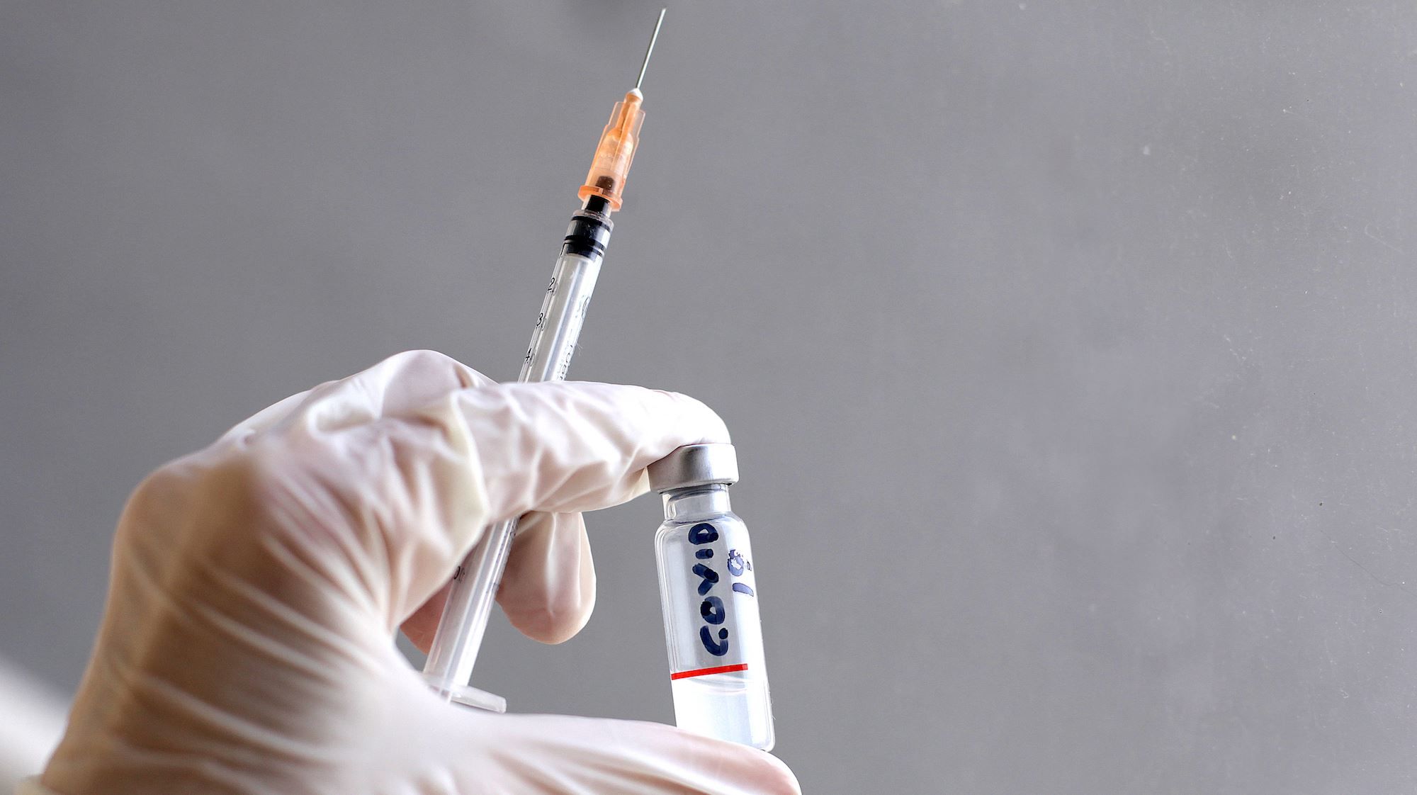 Το εμβόλιο των Pfizer Inc/BioNTech αγγίζει σε αποτελεσματικότητα το 95%