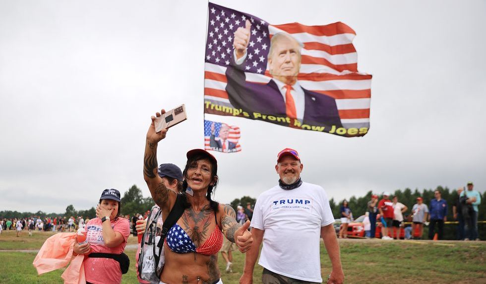 Ο Donald Trump αποδοκιμάζεται από τους οπαδούς του