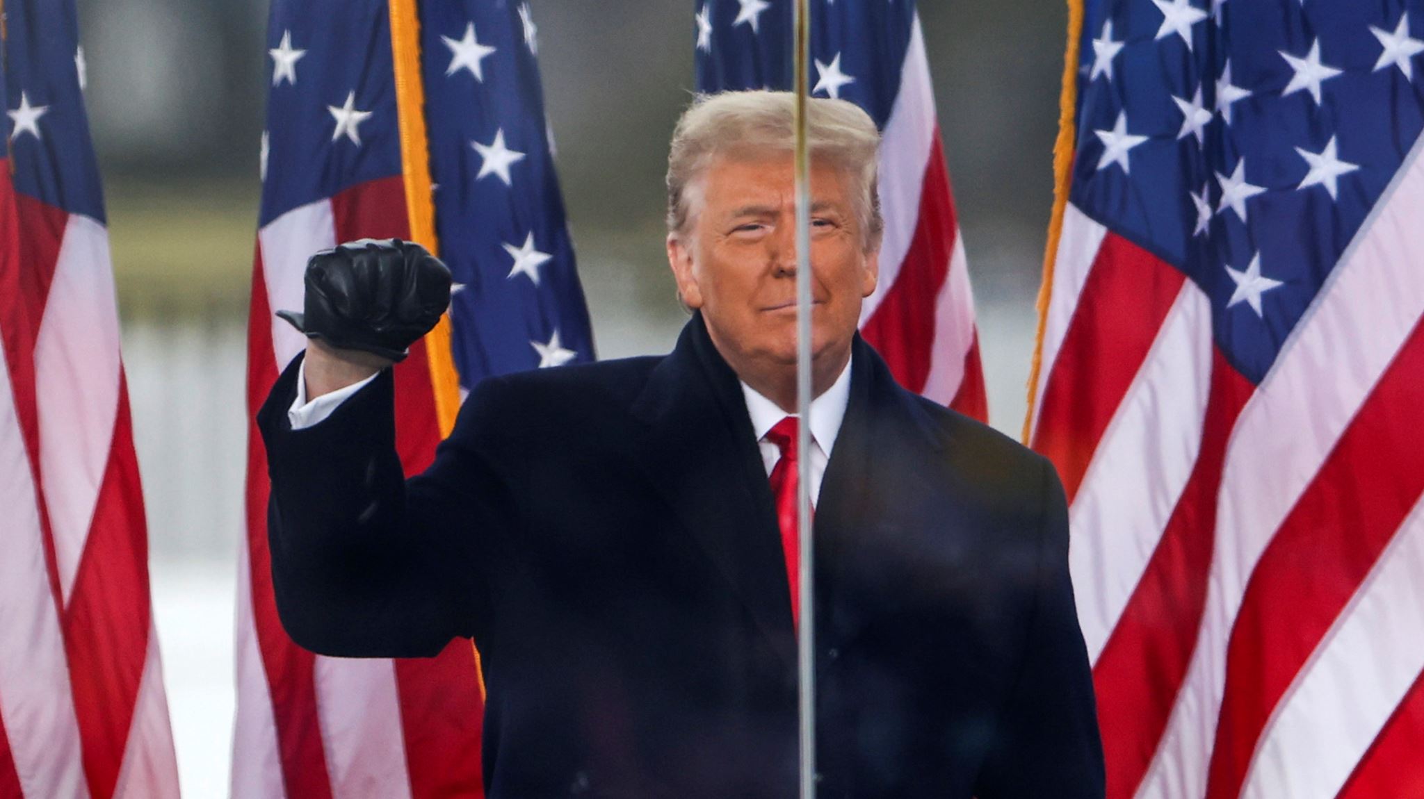 Ο Donald Trump δεν πρέπει να παραμείνει Πρόεδρος ούτε λεπτό παραπάνω