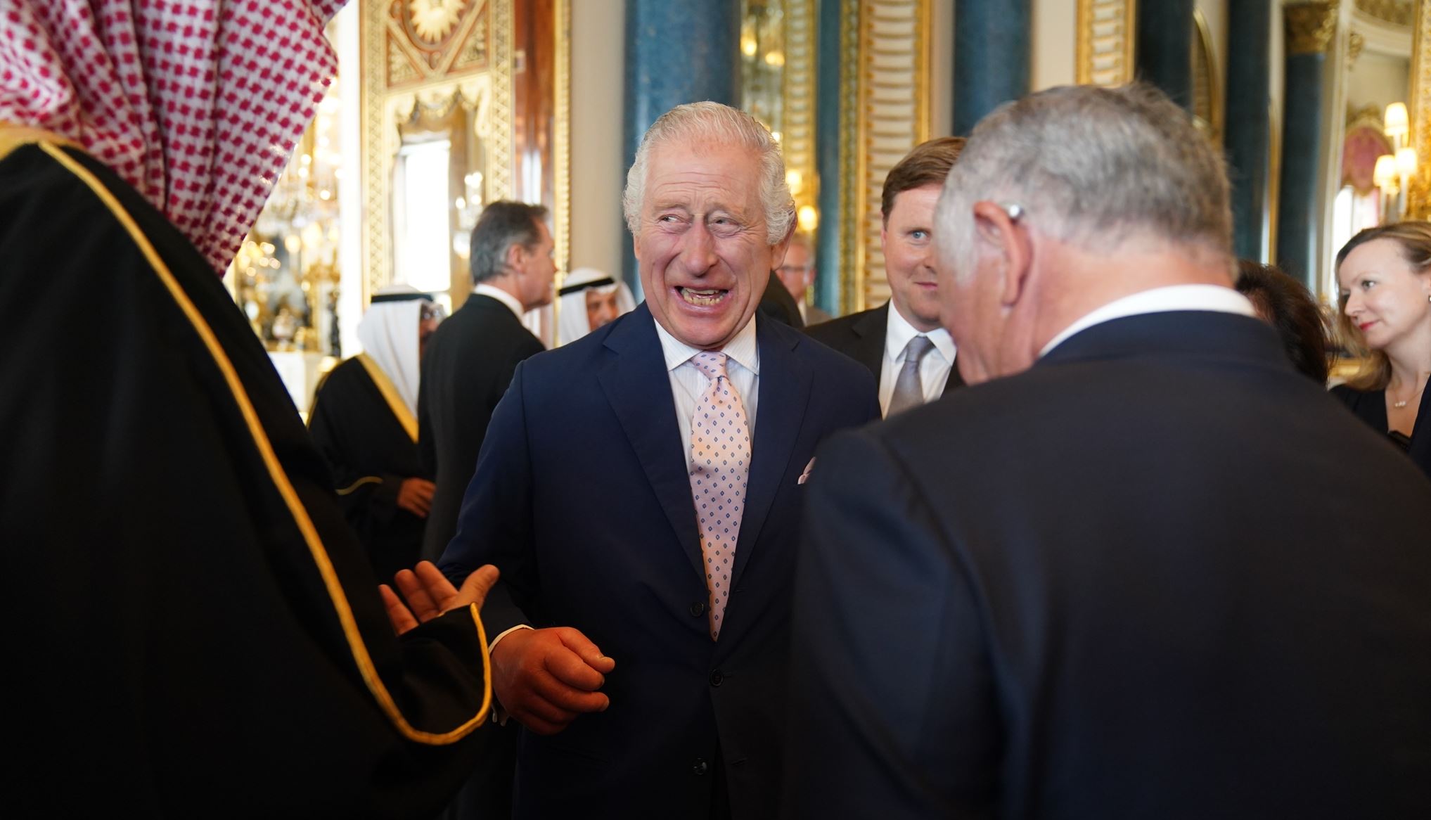 Live η ιστορική στέψη του βασιλιά Καρόλου Γ'