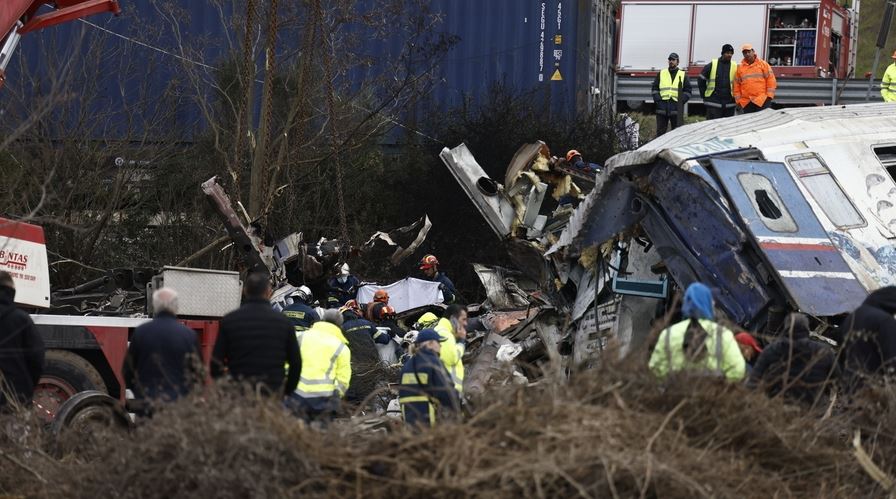 Πώς έγινε η μετωπική σύγκρουση τρένων στα Τέμπη
