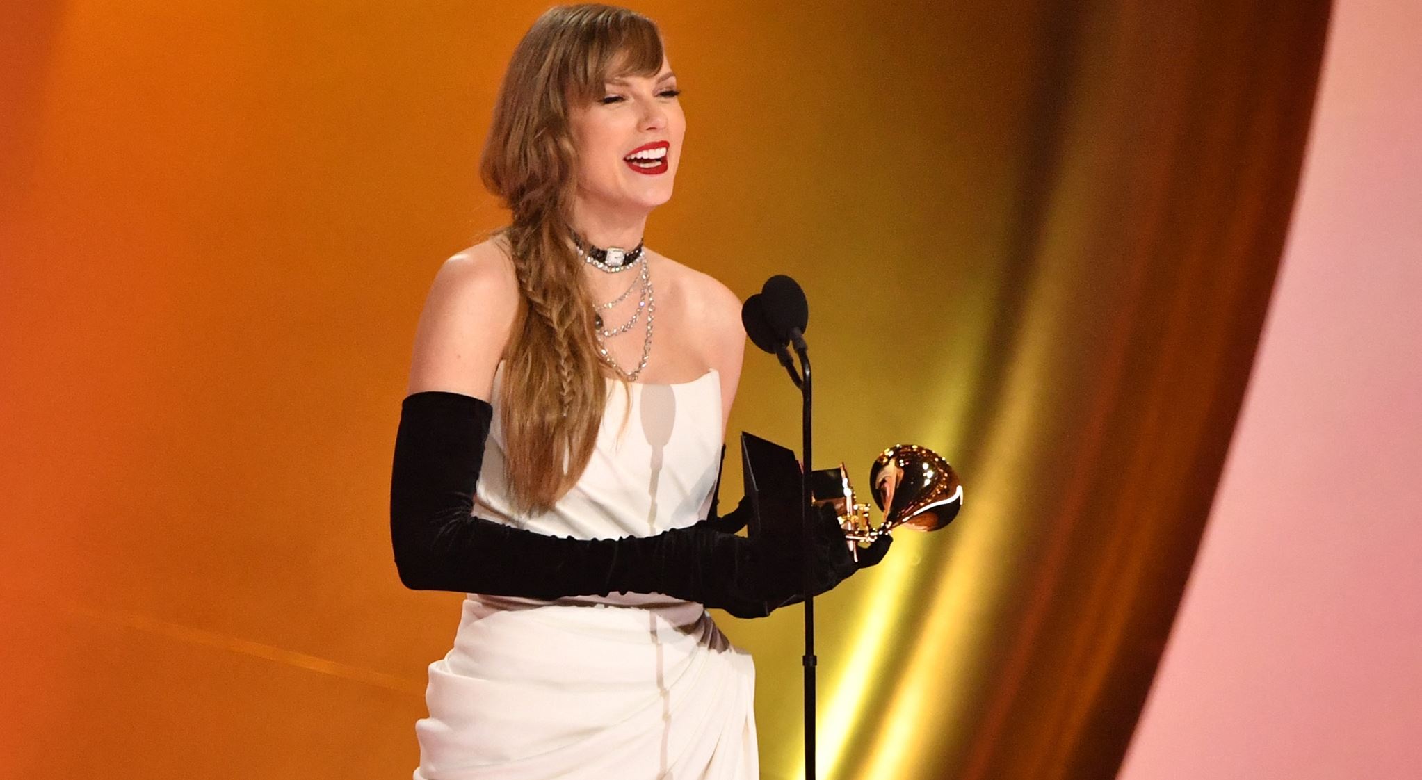 Βραβεία Grammy 2024: Όλοι οι νικητές και το ρεκόρ της Taylor Swift