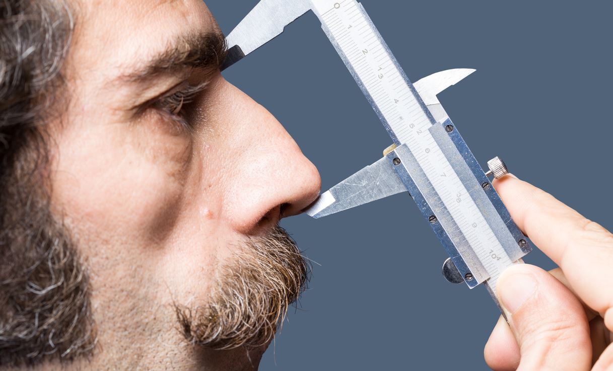 Γίνεται μαζί με εμάς, να μεγαλώνει και η μύτη μας;